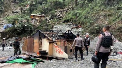 Aparat Gabungan Bongkar Camp Pendulang Liar di Area Terlarang Tembagapura