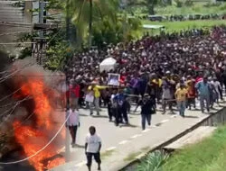 Arak-arakan Jenazah Lukas Enembe Diwarnai Insiden Kekerasan