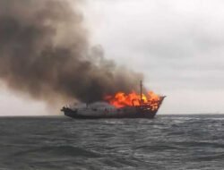 Kapal Nelayan di Mimika Terbakar Disambar Petir, Nakhoda Belum Ditemukan