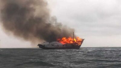 Kapal Nelayan di Mimika Terbakar Disambar Petir, Nakhoda Belum Ditemukan