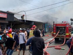 Teriakan Anak Kecil saat 12 Kamar Kos di Jalan Pendidikan Timika Terbakar