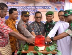 Pj Bupati Mappi Serahkan Sejumlah Sarpras Dongkrak Kemajuan Pendidikan