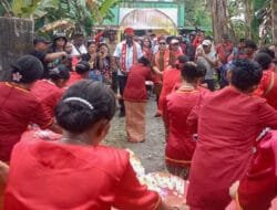 Prosesi Adat Sambut John Rettob di Keluarga Kerabat OHOI-EL for JOEL