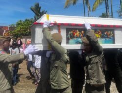 Kedatangan Mendiang Ausilius You di Mimika Diwarnai Isak Tangis