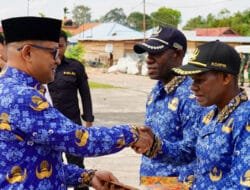 Pj Bupati Mappi Serahkan SK CPNS dan PPPK Formasi 450 Tahun 2021