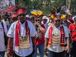 Orasi Emanuel Kemong Dalam Bahasa Amungme: Saya Bersama Orang Hebat