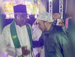 Selempang Habib Helmi untuk John Rettob di Mimika Bersholawat untuk Pilkada Damai