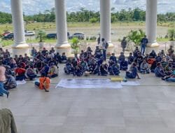 Pencaker OAP Duduki Kantor Bupati Mimika, ini Empat Tuntutan Besar Mereka