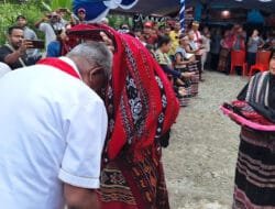 Tarian Taramiti Tominuku dan Sarung Tenun Alor Ikat Komitmen Bersama JOEL