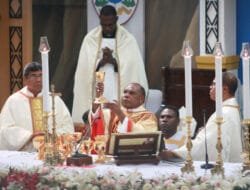 Ini pesan amat mendalam Mgr Bernardus Baru di Misa Pontifikal
