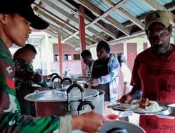 Satgas TMMD Mimika buka dapur lapangan dan sediakan makanan bergizi