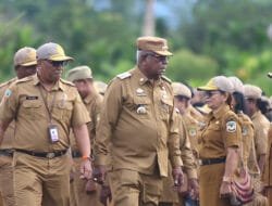 Pimpin apel, Bupati Mimika soroti pegawai tak bekerja saat berada di kantor