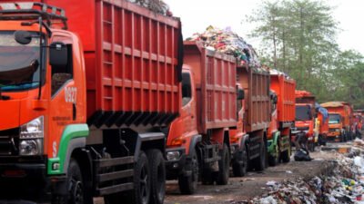 DLH Mimika butuh 3 truk dan 21 petugas angkut sampah hingga di Pomako