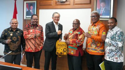 Menteri PU audiensi dengan Gubernur Papua Tengah dan para bupati