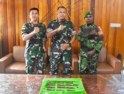 Warga Mimika serahkan 129 butir amunisi kaliber 7,62 mm ke Kodim 1710