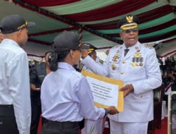 Tepati janji, Bupati Mimika serahkan 538 SK CPNS di momen HUT ke-80 RI