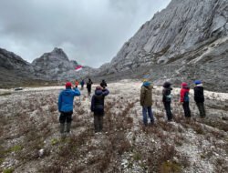 Merah Putih berkibar di tempat tertinggi di Indonesia 4.280 MDPL
