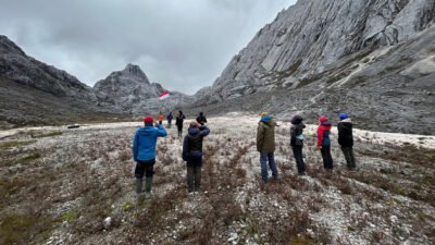 Merah Putih berkibar di tempat tertinggi di Indonesia 4.280 MDPL