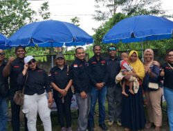 APKM serahkan bantuan meja lapak untuk pedagang kecil di Timika