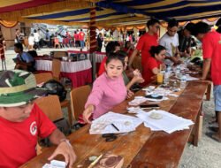 Warga serbu bazar Natal IKT Mimika, panitia kewalahan