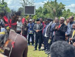 Demonstran tuntut penyelesaian tapal batas, begini respon Bupati Mimika
