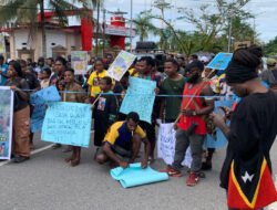 SPJ Unjuk Rasa di DPRK Mimika Tuntut Penarikan Pasukan Militer dari Distrik Jila