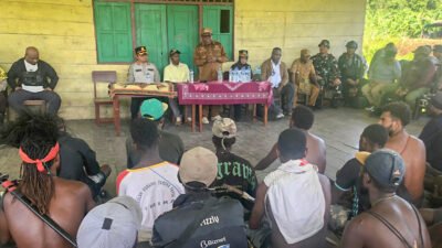 Pemkab Mimika dan Forkopimda dialog dengan warga di Kapiraya soal konflik tapal batas