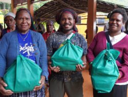 Freeport Berbagi Kasih Natal Bersama Masyarakat di Sekitar Wilayah Operasional