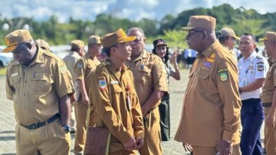 Apel Perdana 2026, Bupati Mimika: Hapus Kebiasaan Buruk ASN, Satpol PP Awasi