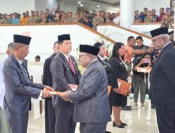 Lantik 14 Pejabat, Bupati Mimika Tegaskan Evaluasi Kinerja Tiap Saat