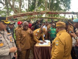 Momen para tahanan dihadirkan di prosesi perdamaian hingga Polisi buru provokator