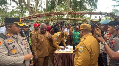 Momen para tahanan dihadirkan di prosesi perdamaian hingga Polisi buru provokator