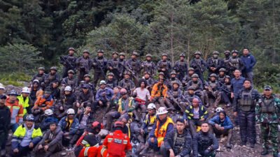 Satgas Habema taklukkan medan ekstrim evakuasi 18 pekerja Freeport terjebak gangguan OPM