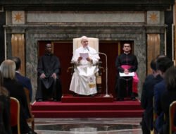 Paus Leo XIV: Pesawat harusnya membawa perdamaian, bukan perang dan kehancuran