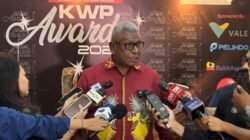 Bupati Mimika Johannes Rettob Terima Penghargaan KWP Awards 2026