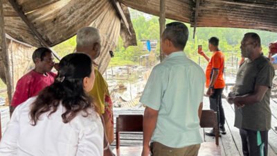 Tinjau Lokasi, Bupati Mimika Pastikan Bangun Kembali Gereja Terbakar di Pomako