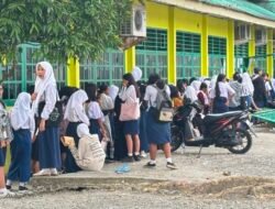 Antusiasme Tinggi, Orang Tua Nilai Penerimaan Murid Baru di SMAN 1 Mimika Lebih Tertib