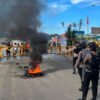 Peternak Broiler Mimika Bakar Ban di LIP Kuala Kencana, Wartawan Dilarang Masuk