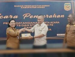 Bapenda Mimika Serahkan Puluhan Ribu STTS PBB-P2, Target Pendapatan Pajak Meningkat