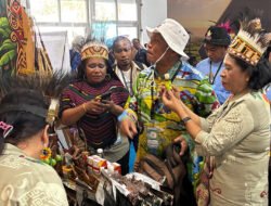 Stand Dekranasda Mimika Jadi Magnet Pengunjung di Penas XVII Gorontalo