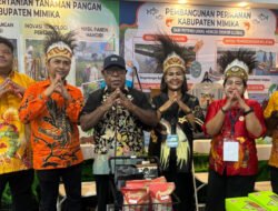 Wabup Mimika Tinjau Stand Dekranasda di Penas XVII, Dorong Produk Lokal Tembus Pasar Nasional