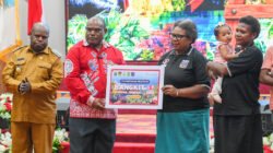Luncurkan Program BANGKIT, Meki Nawipa: Pembangunan Papua Tengah Dimulai dari Anak dan Keluarga