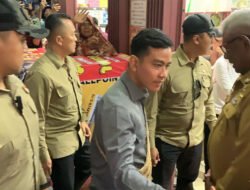 Wapres Gibran Didampingi Gubernur Nawipa Ajak 60 Anak Yatim di Timika Belanja Perlengkapan Sekolah