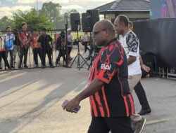 Usai Persipura Gagal Promosi, Gubernur Meki Nawipa Undang Tim Mutiara Hitam ke Nabire