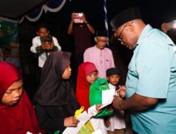 Gubernur Nawipa dan Bupati John Rettob Buka Puasa Bersama Anak Yatim di Timika