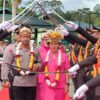 Masyarakat dan Personel Polres Mimika Sambut Kapolres Baru AKBP Alredo Rumbiak