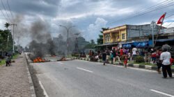 Warga Blokade Jalan di SP 2 Timika Tolak Eksekusi Lahan