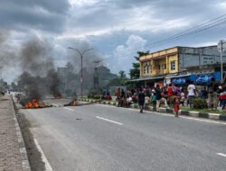 Warga Blokade Jalan di SP 2 Timika Tolak Eksekusi Lahan