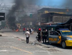 Breaking News: Warga Blokade Jalan Budi Utomo Timika
