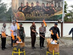 Kejari Mimika Musnahkan Ribuan Obat Terlarang, Sabu hingga Uang Palsu